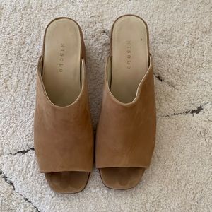 Nisolo Pamola Open Toes Mule - tan suede size 9.5